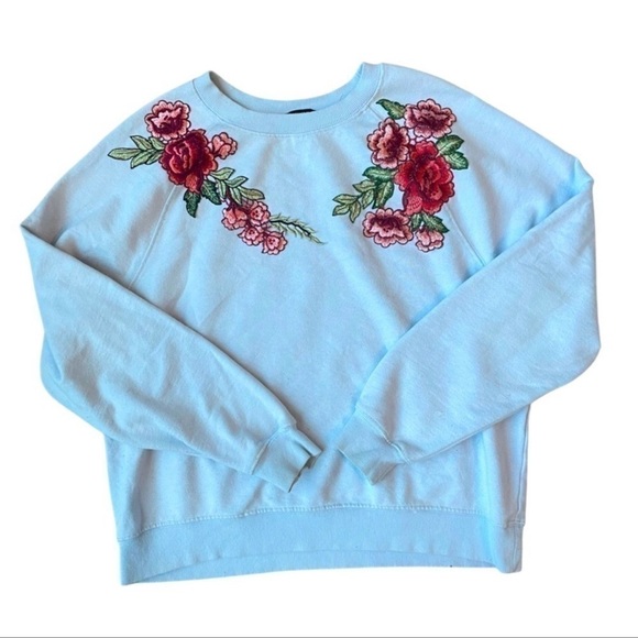 Forever 21 embroidered floral ligh blue sweater sweatshirt casual - Picture 2 of 5